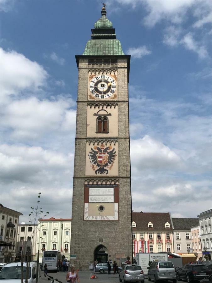 Exquisites Uebernachten In Der Aeltesten Stadt Oesterreichs Enns Exterior photo